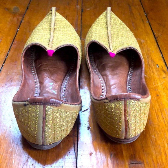 Wedding Shoes/Juttis - Picture 3 of 8